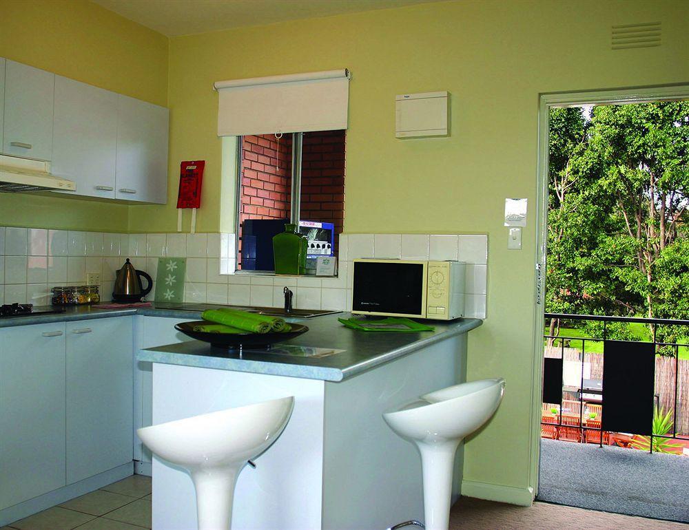 Birches Serviced Apartments Melbourne Exterior photo