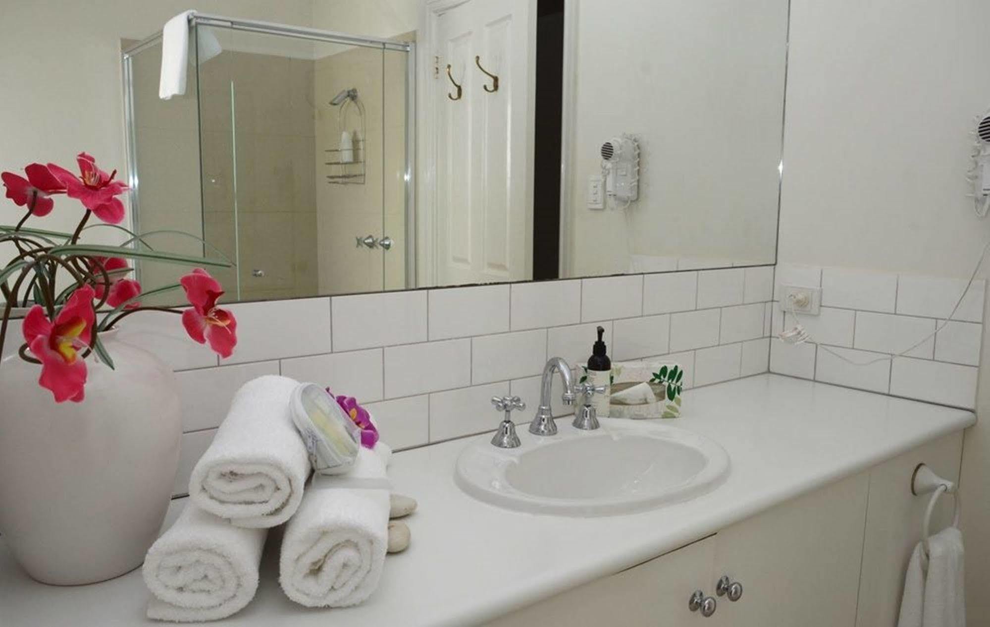 Birches Serviced Apartments Melbourne Exterior photo