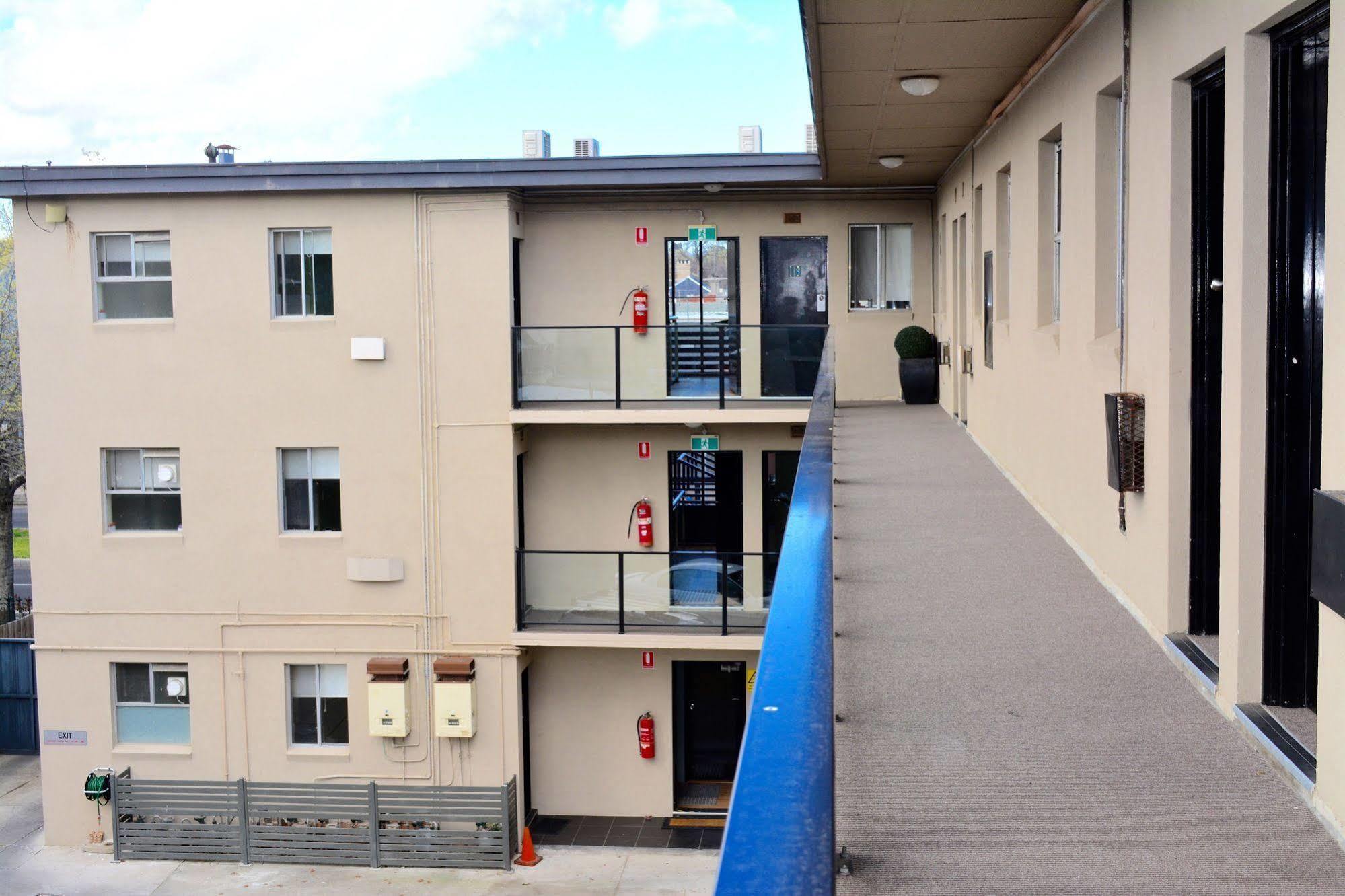 Birches Serviced Apartments Melbourne Exterior photo